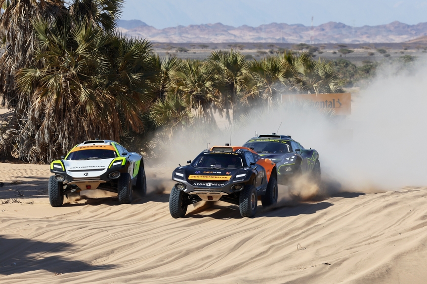 MARCH 11: Emma Gilmour (NZL) / Tanner Foust (USA), NEOM McLaren Extreme E, leads Hedda Hosas (NOR) / Heikki Kovalainen (FIN), JBXE, and Klara Andersson (SWE) / Nasser Al-Attiyah (QAT), Abt Cupra XE during the Desert X-Prix on March 11, 2023. (Photo by Colin McMaster / LAT Images)