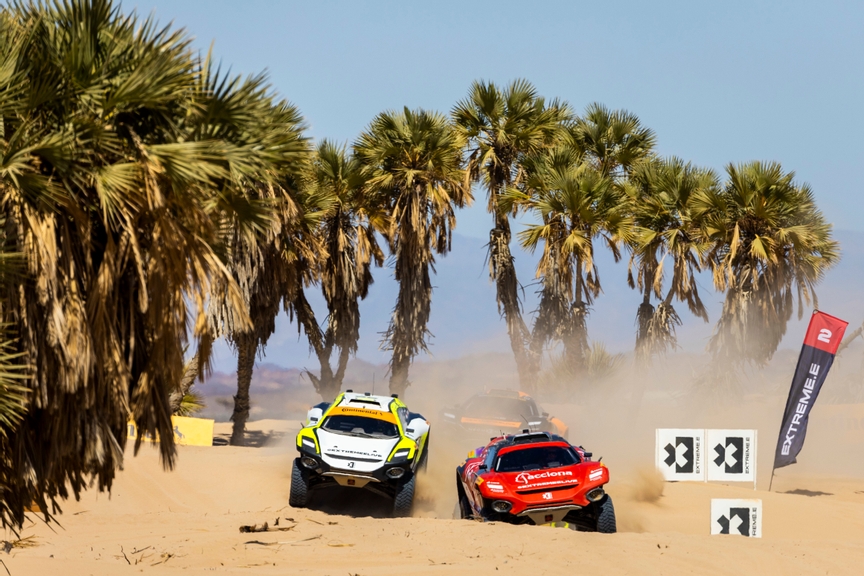 MARCH 11: Laia Sanz (ESP) / Mattias Ekstrom (SWE), Acciona | Sainz XE Team, leads Hedda Hosas (NOR) / Heikki Kovalainen (FIN), JBXE during the Desert X-Prix on March 11, 2023. (Photo by Sam Bloxham / LAT Images)