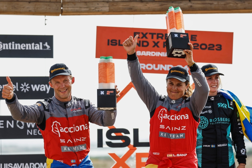 JULY 09: Laia Sanz (ESP) / Mattias Ekstrom (SWE), Acciona | Sainz XE Team, 2nd position, with their trophies on the podium during the Island X-Prix on July 09, 2023. (Photo by Sam Bloxham / LAT Images)