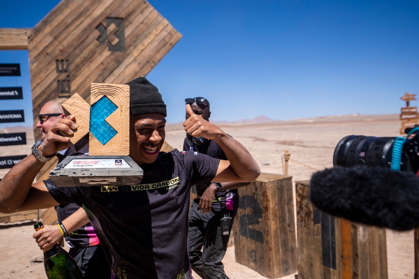 SEPTEMBER 25: Team X44 celebrate after the race win during the Antofagasta on September 25, 2022. (Photo by Sam Bloxham / LAT Images)