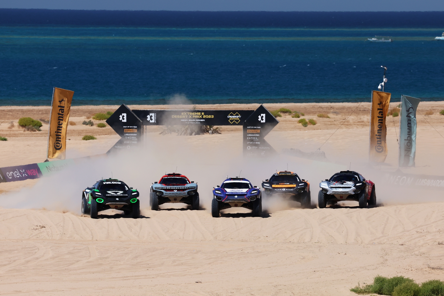 MARCH 12: Molly Taylor (AUS) / Kevin Hansen (SWE), Veloce Racing, Amanda Sorensen (USA) / RJ Anderson (USA), GMC Hummer EV Chip Ganassi Racing, Catie Munnings (GBR) / Timmy Hansen (SWE), Andretti Altawkilat Extreme E, Emma Gilmour (NZL) / Tanner Foust (USA), NEOM McLaren Extreme E, and Christine 'GZ' Giampaoli Zonca (ESP) / Timo Scheider (DEU), Carl Cox Motorsport, at the start during the Desert X-Prix on March 12, 2023. (Photo by Colin McMaster / LAT Images)