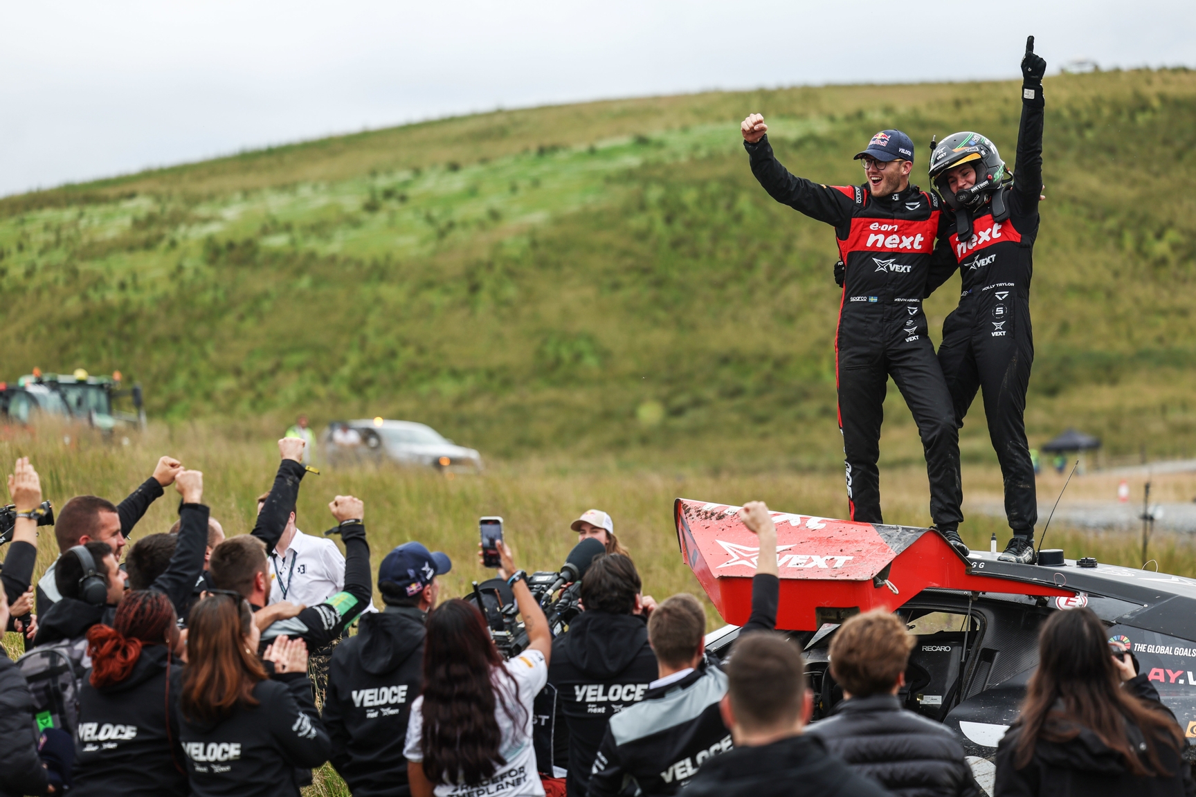 DUMFRIES AND GALLOWAY JULY 14: Molly Taylor (AUS) / Kevin Hansen (SWE), Veloce Racing, celebrate on the top of their car in Parc Ferme during the Hydro X-Prix on July 14, 2024 in Dumfries and Galloway. (Photo by Alastair Staley / LAT Images)