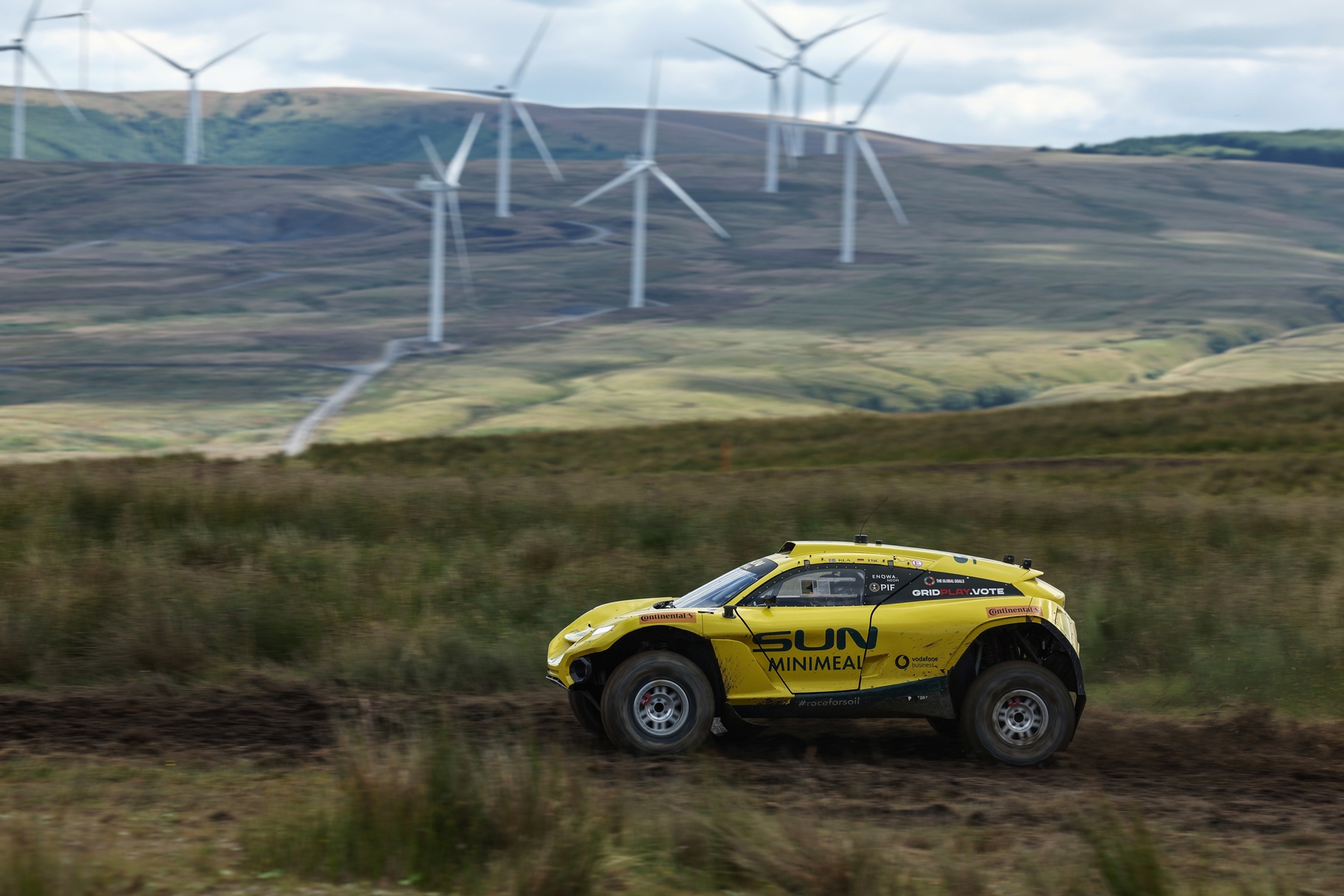 DUMFRIES AND GALLOWAY JULY 12: Klara Andersson (SWE) / Timo Scheider (DEU), SUN Minimeal Team during the Hydro X-Prix on July 12, 2024 in Dumfries and Galloway. (Photo by Alastair Staley / LAT Images)