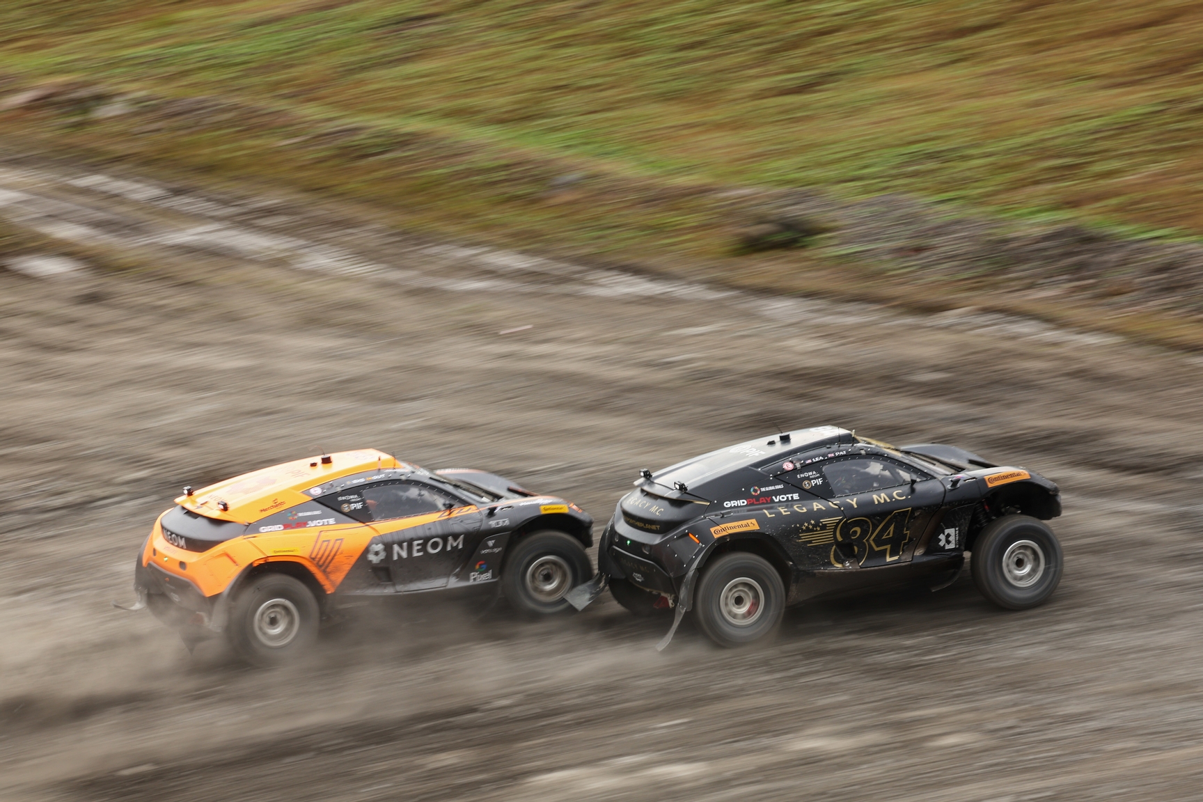 DUMFRIES AND GALLOWAY JULY 14: Gray Leadbetter (USA) / Patrick Oâ??Donovan (GBR), Legacy Motor Club, leads Cristina Gutierrez (ESP) / Mattias Ekstrom (SWE), NEOM McLaren Extreme E during the Hydro X-Prix on July 14, 2024 in Dumfries and Galloway. (Photo by Colin McMaster / LAT Images)