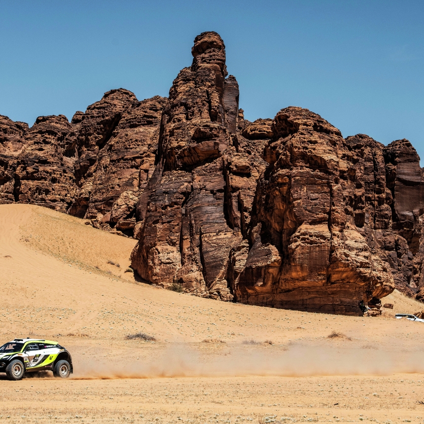 ALULA, SAUDI ARABIA - APRIL 02: Mikaela Ahlin-Kottulinsky (SWE)/Jenson Button (GBR), JBXE Extreme-E Team during the Desert X-Prix at AlUla on April 02, 2021 in AlUla, Saudi Arabia. (Photo by LAT Images)