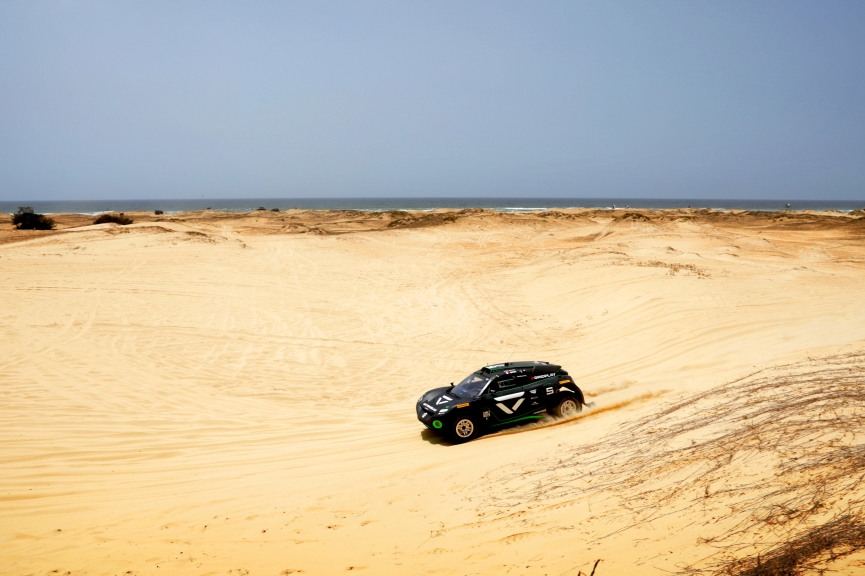 LAC ROSE, SENEGAL - MAY 29: Jamie Chadwick (GBR)/Stephane Sarrazin (FRA), Veloce Racing during the Ocean X-Prix at Lac Rose on May 29, 2021 in Lac Rose, Senegal. (Photo by Andrew Ferraro / LAT Images)