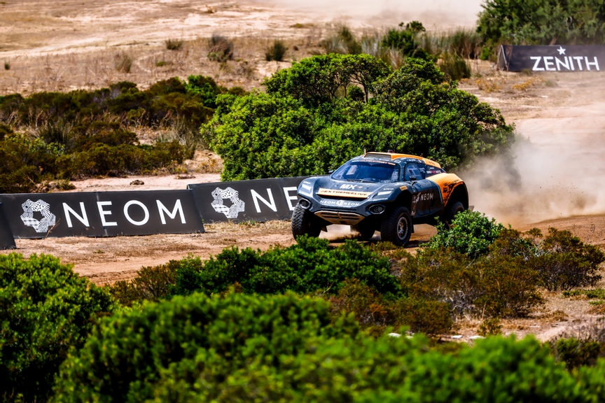 JULY 06: Emma Gilmour (NZL) / Tanner Foust (USA), NEOM McLaren Extreme E during the Sardinia on July 06, 2022. (Photo by Andrew Ferraro / LAT Images)