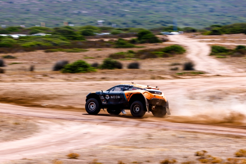 JULY 06: Emma Gilmour (NZL) / Tanner Foust (USA), NEOM McLaren Extreme E during the Sardinia on July 06, 2022. (Photo by Andrew Ferraro / LAT Images)