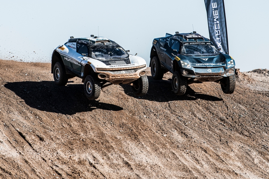 SEPTEMBER 25: Sara Price (USA) / Kyle Leduc (USA), Chip Ganassi Racing, leads Klara Andersson (SWE) / Nasser Al-Attiyah (QAT), Abt Cupra XE during the Antofagasta on September 25, 2022. (Photo by Charly Lopez / LAT Images)