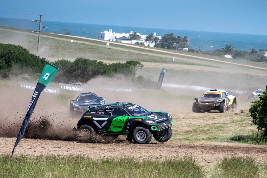 NOVEMBER 26: Molly Taylor (AUS) / Kevin Hansen (SWE), Veloce Racing, leads Klara Andersson (SWE) / Nasser Al-Attiyah (QAT), Abt Cupra XE, and Hedda Hosas (NOR) / Fraser McConnell (JAM), JBXE during the Punta del Este on November 26, 2022. (Photo by Charly Lopez / LAT Images)