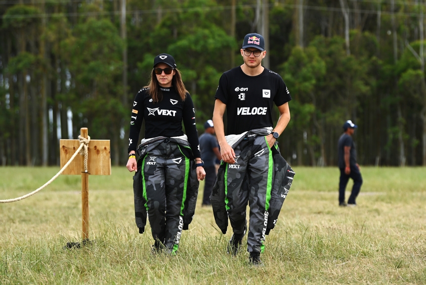 NOVEMBER 27: Molly Taylor (AUS), Veloce Racing, and Kevin Hansen (SWE), Veloce Racing during the Punta del Este on November 27, 2022. (Photo by Sam Bagnall / LAT Images)